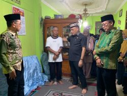 Walikota Metro Bambang bertakziah kerumah Bunga Rosana korban terseret arus diWira Garden